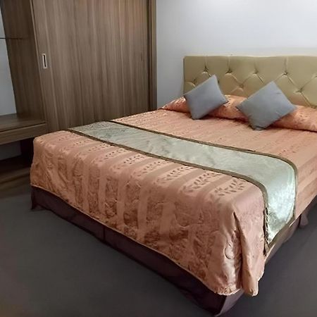 Score Birds Hotel Анхелес Екстериор снимка