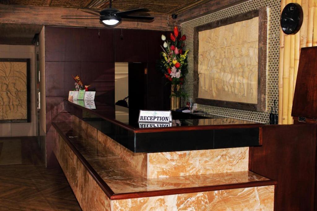 Score Birds Hotel Анхелес Екстериор снимка