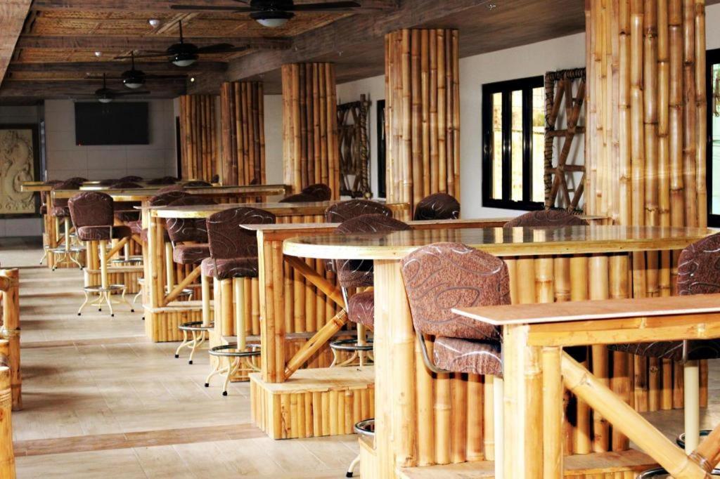 Score Birds Hotel Анхелес Екстериор снимка