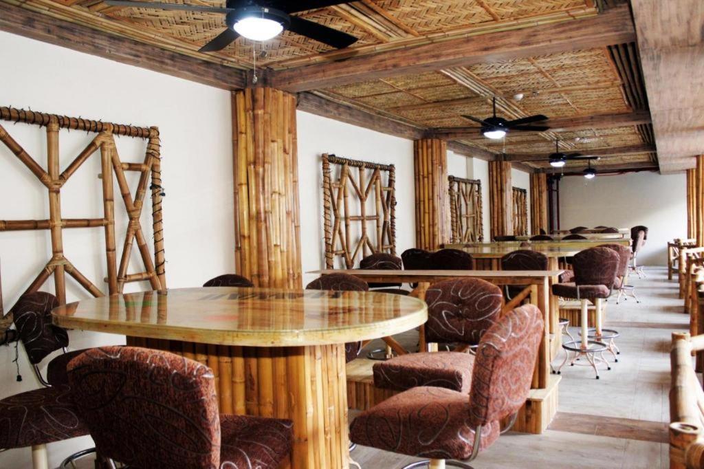 Score Birds Hotel Анхелес Екстериор снимка