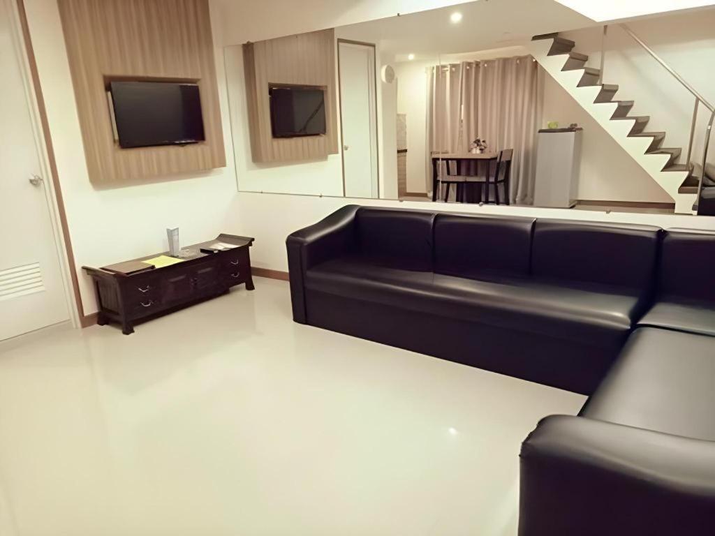 Score Birds Hotel Анхелес Екстериор снимка