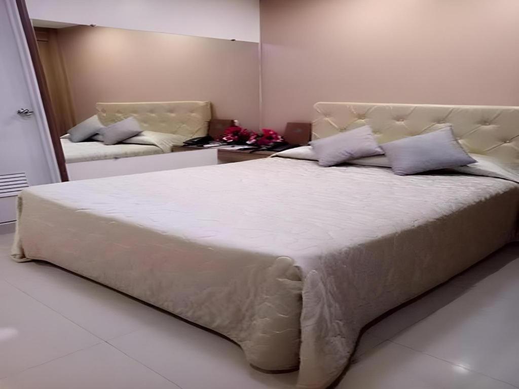 Score Birds Hotel Анхелес Екстериор снимка