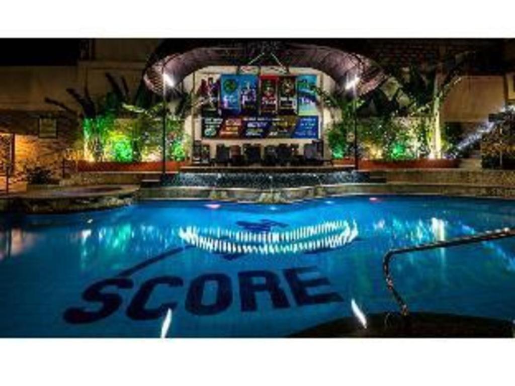 Score Birds Hotel Анхелес Екстериор снимка