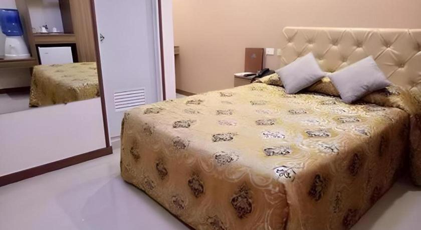 Score Birds Hotel Анхелес Екстериор снимка