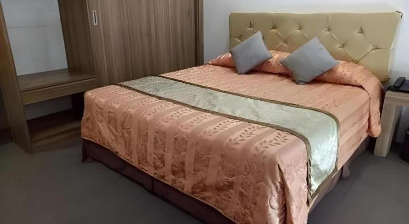 Score Birds Hotel Анхелес Екстериор снимка