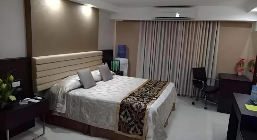 Score Birds Hotel Анхелес Екстериор снимка