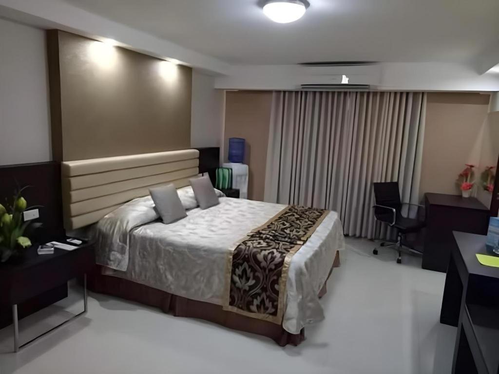Score Birds Hotel Анхелес Екстериор снимка
